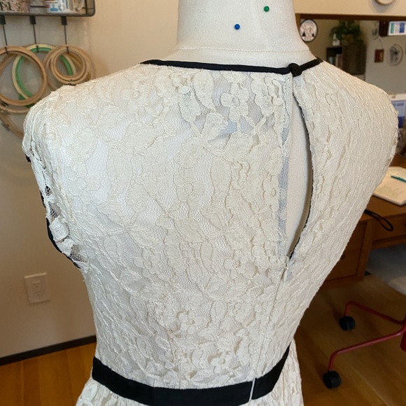 Adorable cream dress with mock Peter Pan collar - Picture 4 of 7